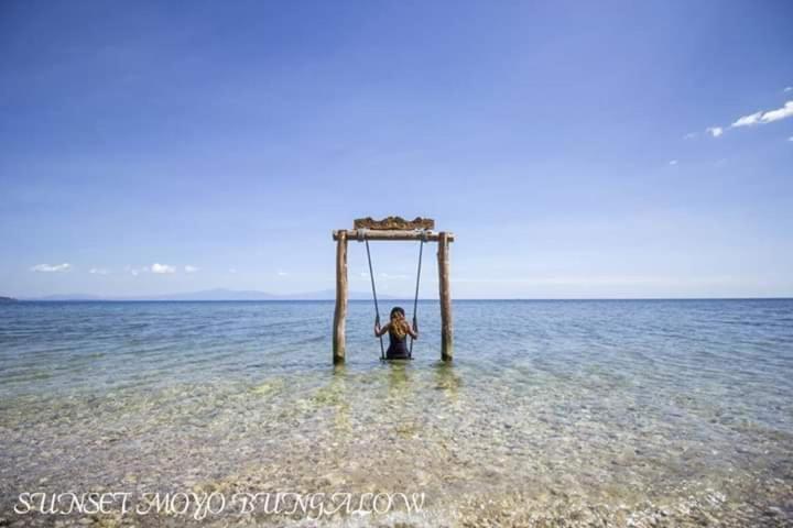 Sunset Moyo Bungalows Moyo Island エクステリア 写真