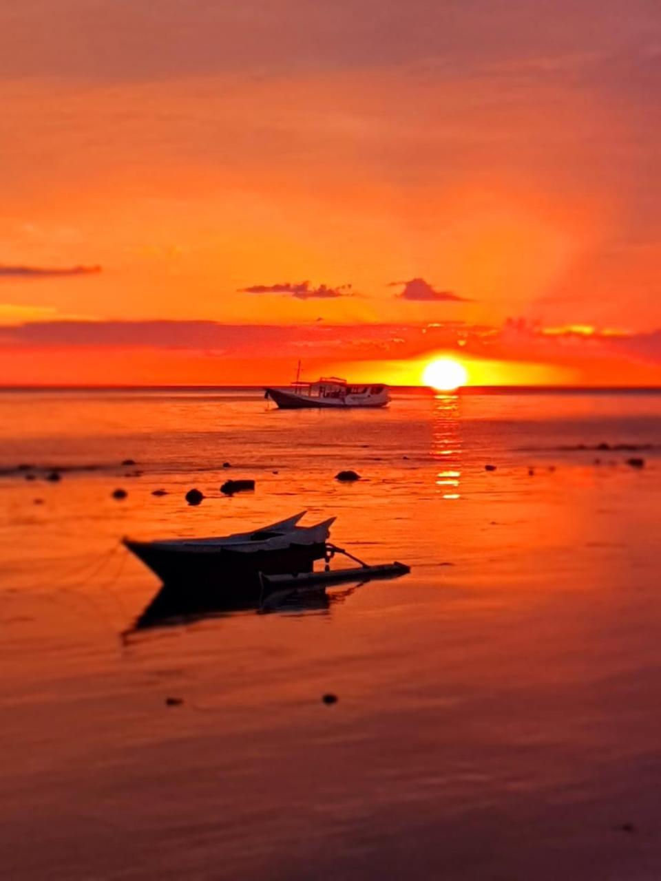 Sunset Moyo Bungalows Moyo Island エクステリア 写真