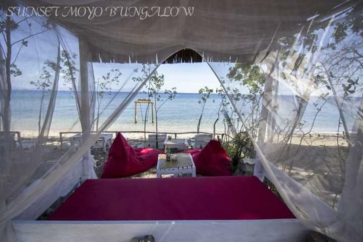 Sunset Moyo Bungalows Moyo Island エクステリア 写真